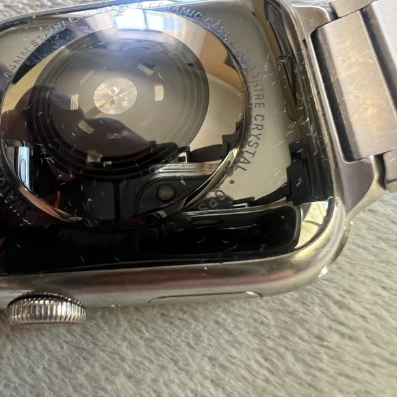 Apple Watch with stainless steel bracelet band/44 mm series 4 ready to pair - Picture 13 of 16